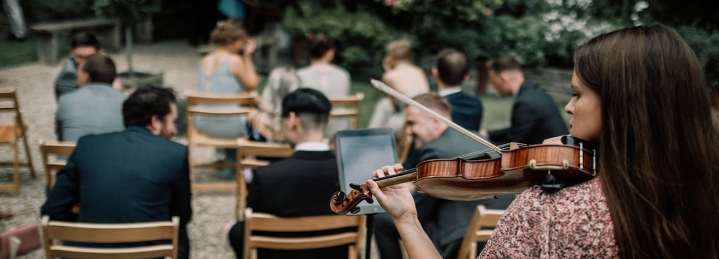 Hire Violinists Near You in Basingstoke